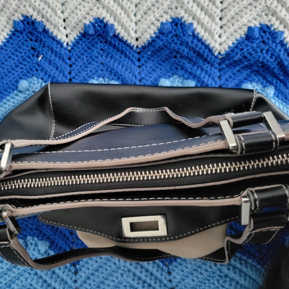 😀GUC Danier Leather Bag EUC - Picture 16 of 16